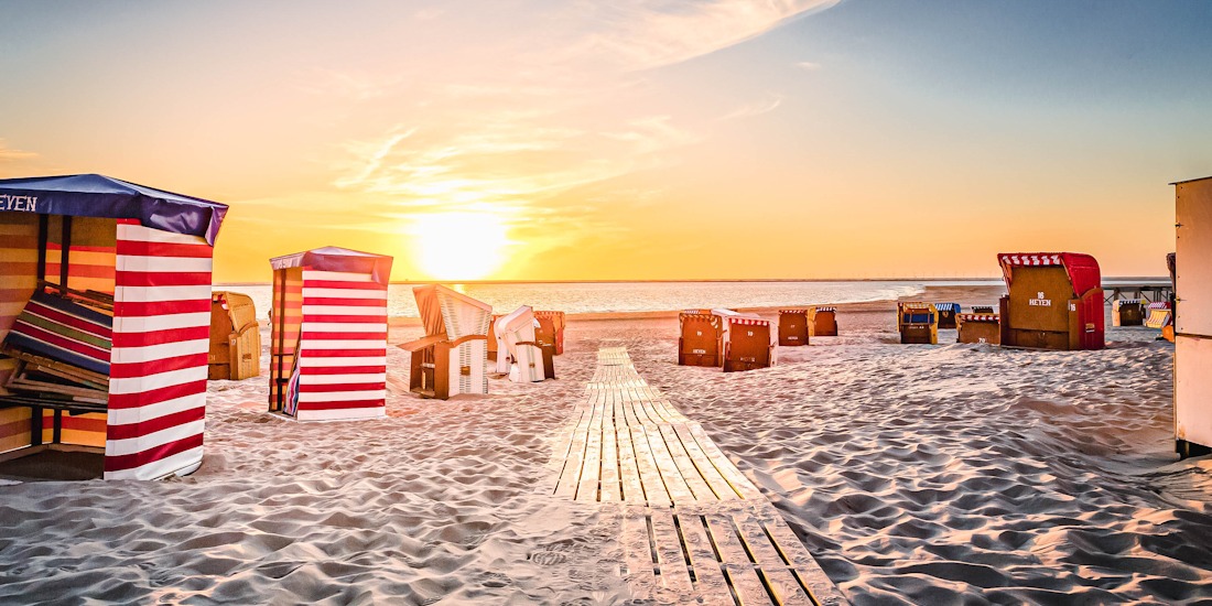 arthotel bakker Sonnenuntergang auf Borkum am Strand