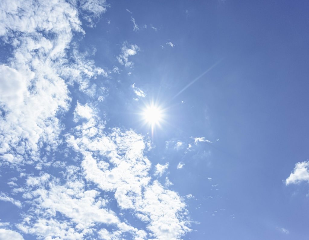 Blick von der Dachterrasse in den Himmel